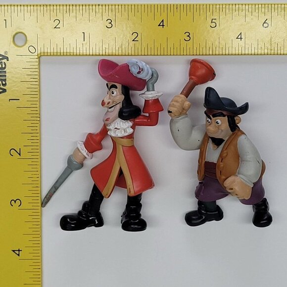 Sharky & Crochet Jake And The NEVERLAND Pirates Disney 3” Action Figure PVC Rare - Picture 3 of 3